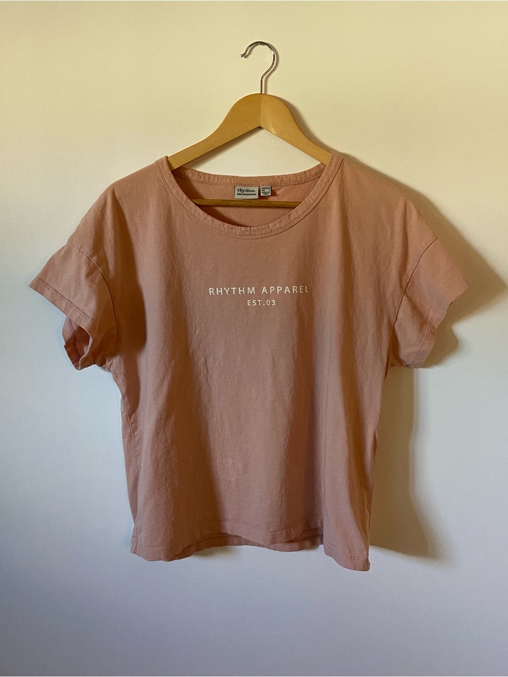 Rhythm. / Tee